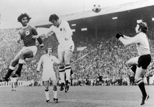 足球头球会伤大脑吗,头球真的会影响脑神经吗