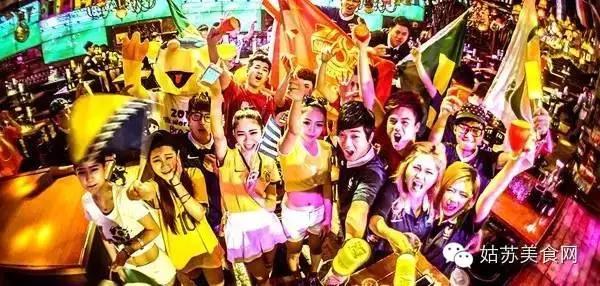 欧洲杯决赛闯进球场球迷,欧洲杯决赛之夜看球