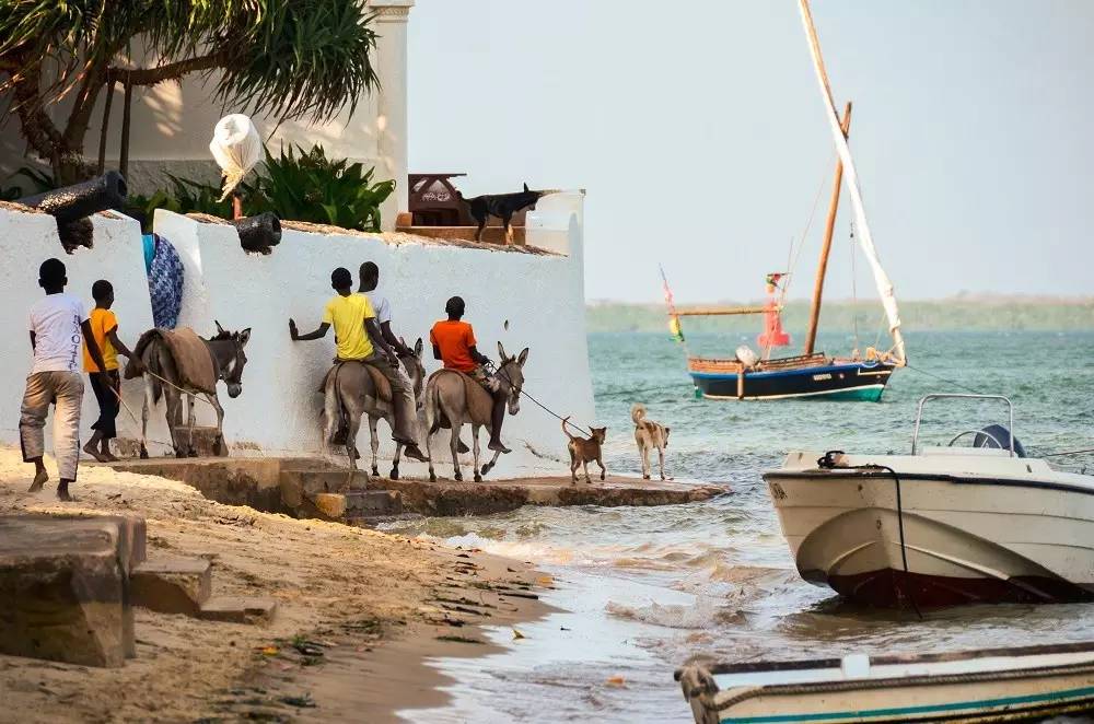 一个陕西汉子花7万元环游地球1圈，还带回一个美国女友！