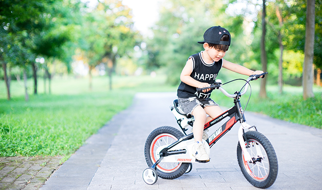 这辆美亚销量第一的童车，孩子骑上想摔跤都难