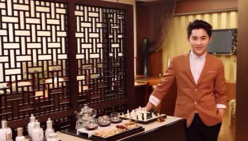 明星同款化妆台推荐,很多大牌护肤品梳妆台