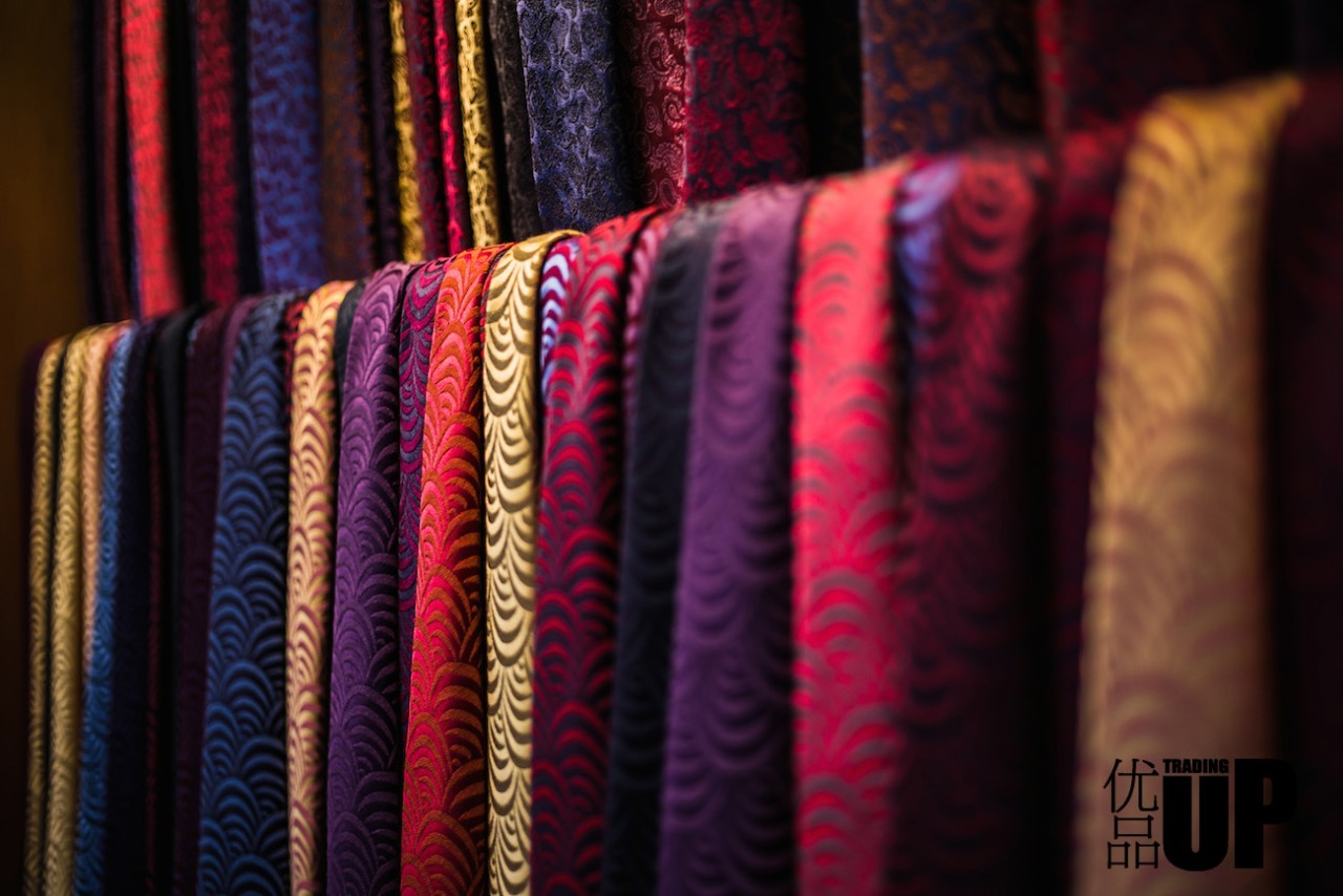 是时候该羡慕一下男士风尚传统了,毕竟绅士们连领带都可以定制