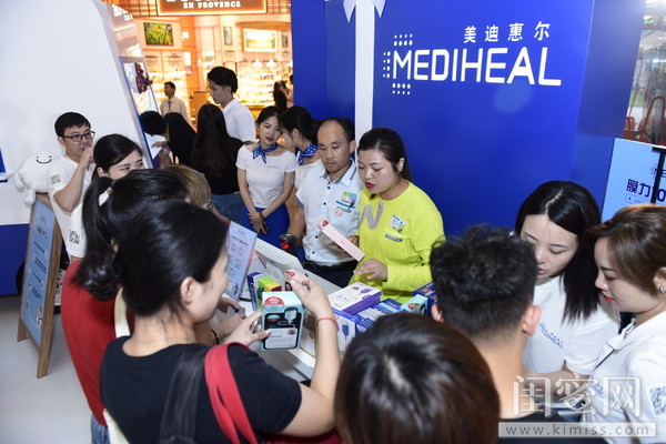 金智媛空降美迪惠尔”膜力100惠新肌”快闪店现场粉丝惊叫连连