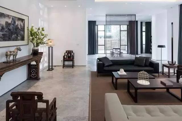 准备了三十年又建了六年“逆向”做地产的他在名山中造出了绝美的房子