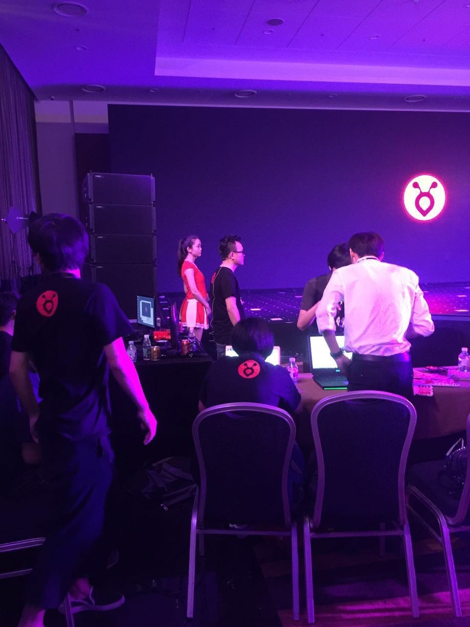 发布会精力充沛的蚁视覃政连续叨叨了两小时，到底说了些啥