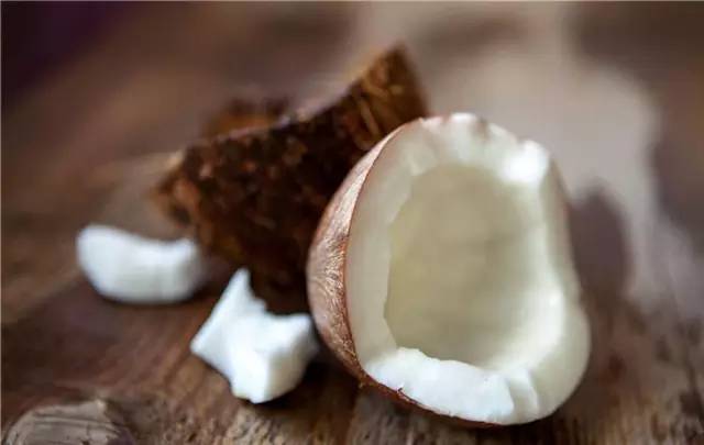 澳洲减肥椰子水靠谱吗 (澳洲红魔水和椰子水有效果吗)