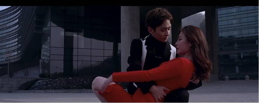 瞅啥丨爱上非人类的男女朋友？其实我们都是都市里的孤独患者