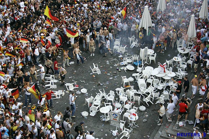 足球流氓纪录片,足球流氓犯下的恶行