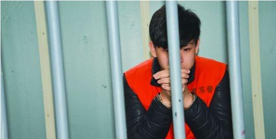 男朋友被抓去坐牢了我该怎么办,怀孕了男朋友被警察抓了