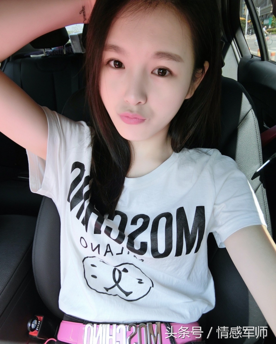 女生与男生掰手腕该怎么办,女朋友同男生掰手腕我该介意吗