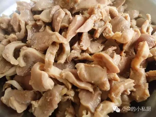 爆炒鸡胗的做法家常,辣椒爆炒鸡胗花