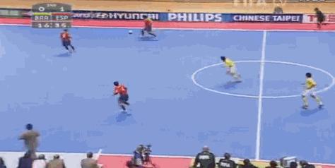 卡卡小罗c罗梅西巅峰谁更强,c罗耍小聪明