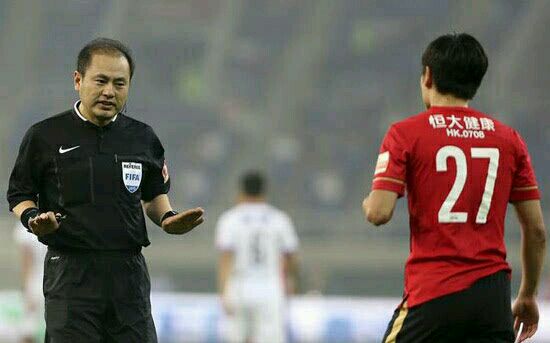盘点上赛季中超联赛的争议判罚,中超球迷评价比赛
