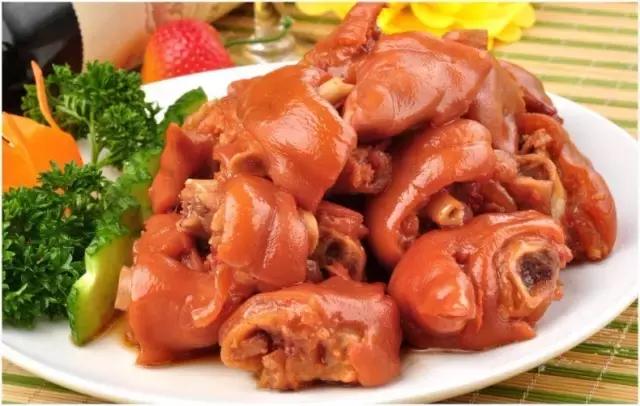 男朋友送我的礼物在我看来很贵,男朋友送的礼物吓人