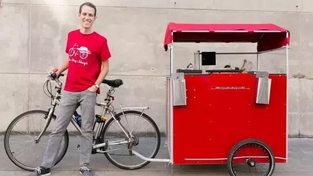 摊煎饼果子的技术视频,美国煎饼做法