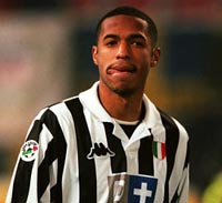 天下足球送给梅西的绝美文案,天下足球十大经典文案