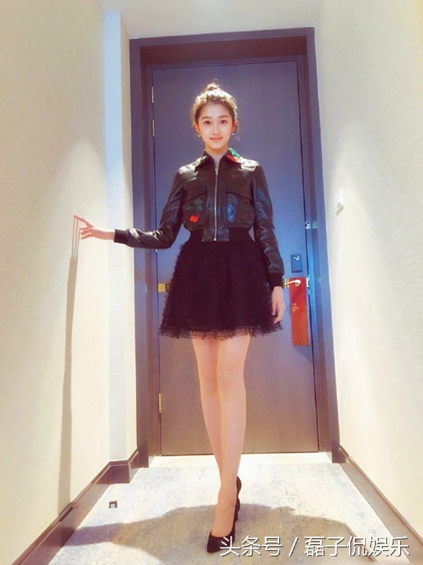 冰清玉洁芊芊玉腿的她，从童星到女一号，却很难做一个华丽转身！