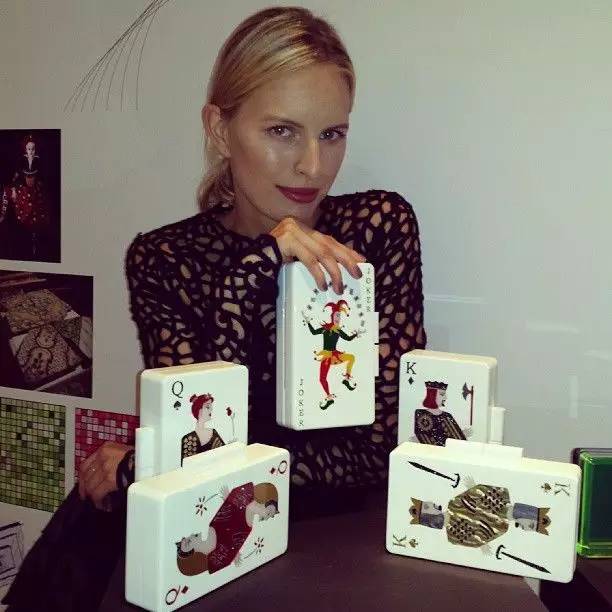 年会怎么穿衣服,年会穿什么衣服和鞋子