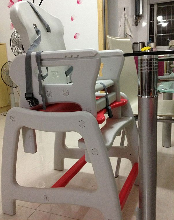 再也不用追着宝宝喂饭了,费雪与BabyFirst小餐椅对比!