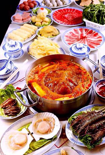 揣着做潮牌的心来卖酸菜鱼，会把店铺开成什么模样？