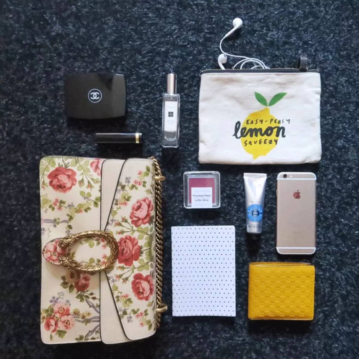 粉丝寄来的包,粉丝寄来了一箱包包