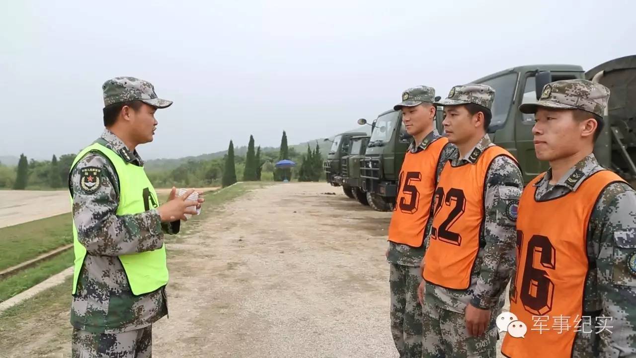 极限摩托帅气操作,极限驾驶汽车兵上演速度与激情