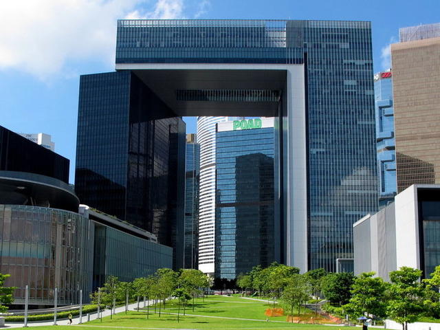 天气越来越热了夏日降温神器来了,热得就像在蒸笼里一样