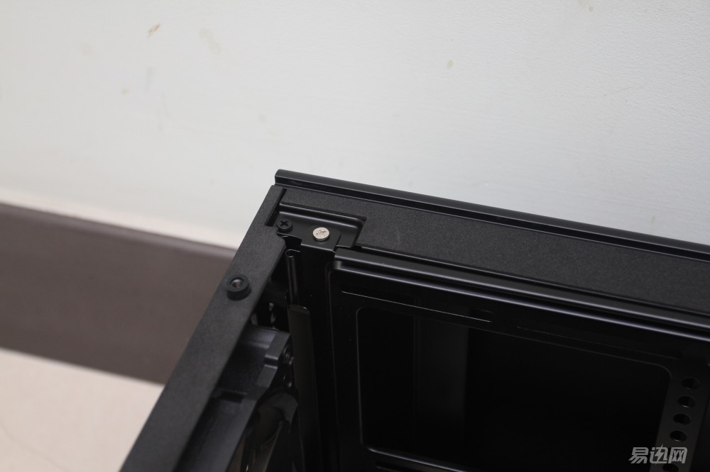 追风者515机箱可以装大主板吗,华擎b150装nvme