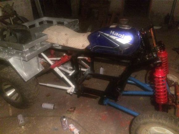 骑着摩托车去野钓,骑电动摩托车去钓鱼