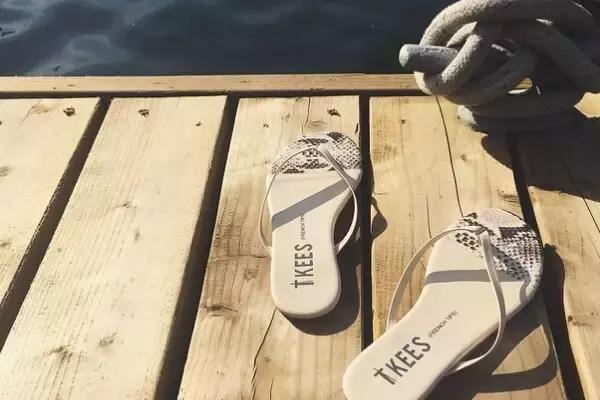 渴望拍拖的人可能都需要一双人字拖。