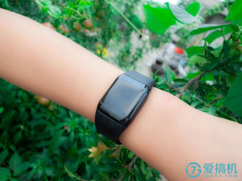 乐心运动手表充电,乐心运动手表显示实时数据