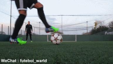 如何在足球球场上装x,在家就能练的足球技巧增加球感