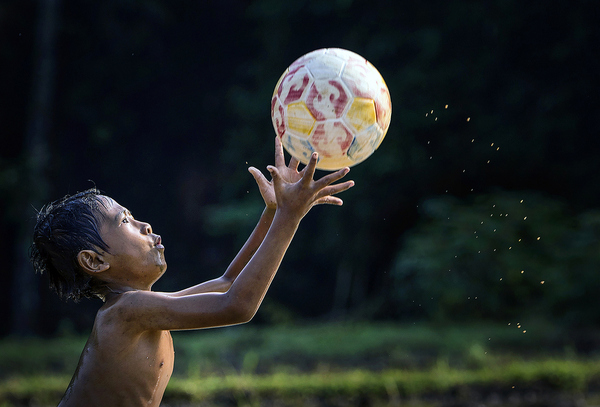 足球运动损伤的处理方法教案,常见足球运动的损伤的处理方法