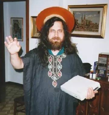 痛斥乔布斯,炮轰盖茨,自由软件之父最爱用中国上网本