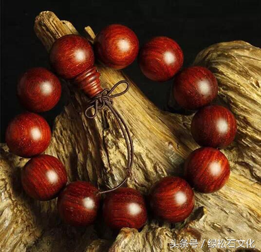 蜜蜡手串怎么佩戴男士,男士佩戴和田玉手串效果