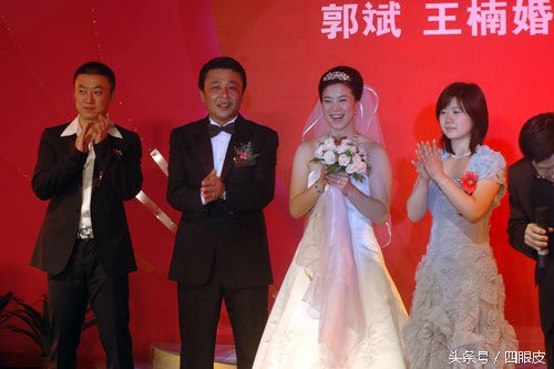 孔令金给福原爱塞饼,孔令辉福原爱