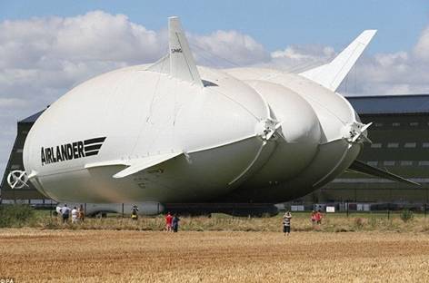 民机眼|您想知道的航空新闻都在这里！英造“巨无霸”飞行器首秀相当于6辆双层大巴