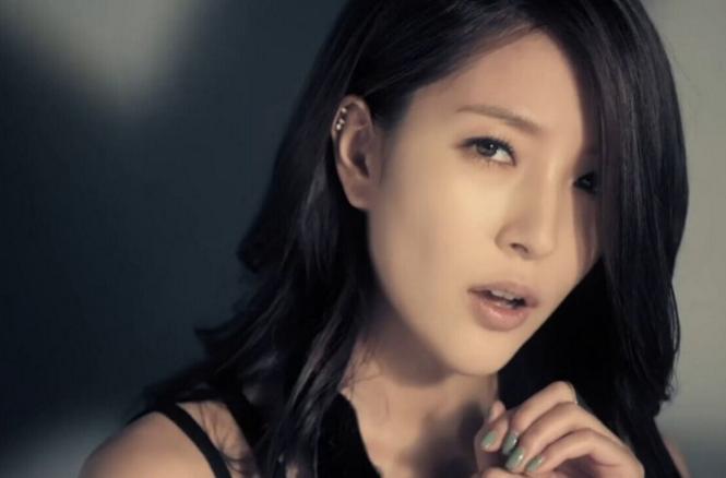 如何评价宝儿的唱功,宝儿和iu谁唱功好