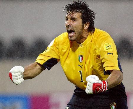 盘点足坛那些打架暴怒的时刻,足坛十大斗殴狠人