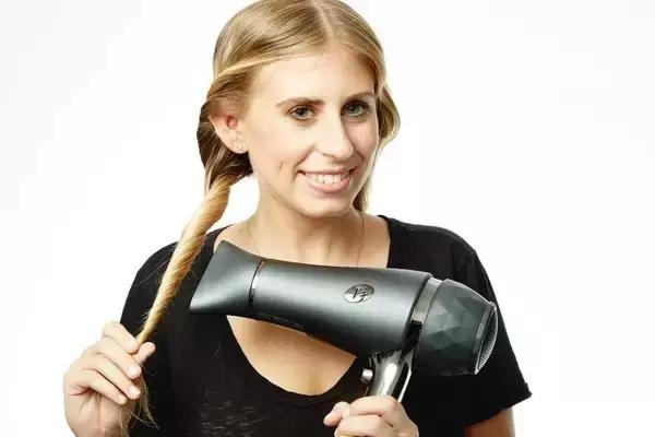 烫一次性卷发不伤发,100%不伤头发的卷发方法