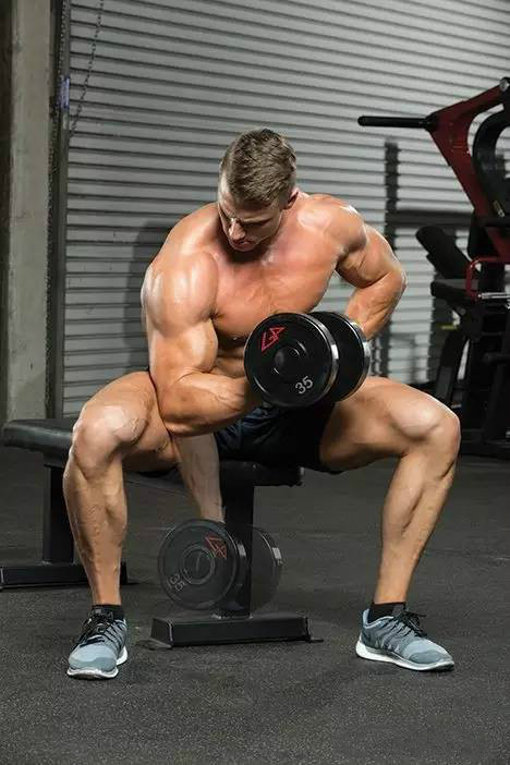 手臂不一样大什么原因引起,手臂不均匀是怎么回事