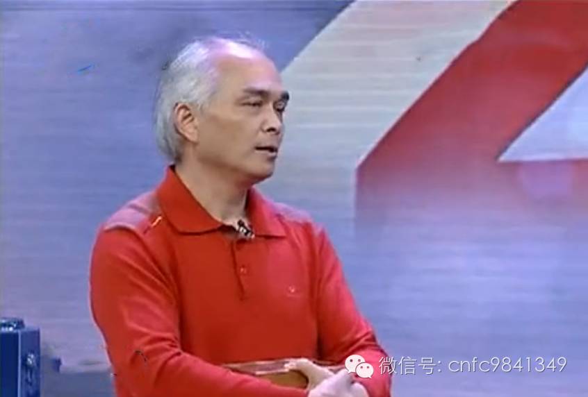 台湾老伯的香炉当玻璃工艺品祖传几代人，幸好没仍。