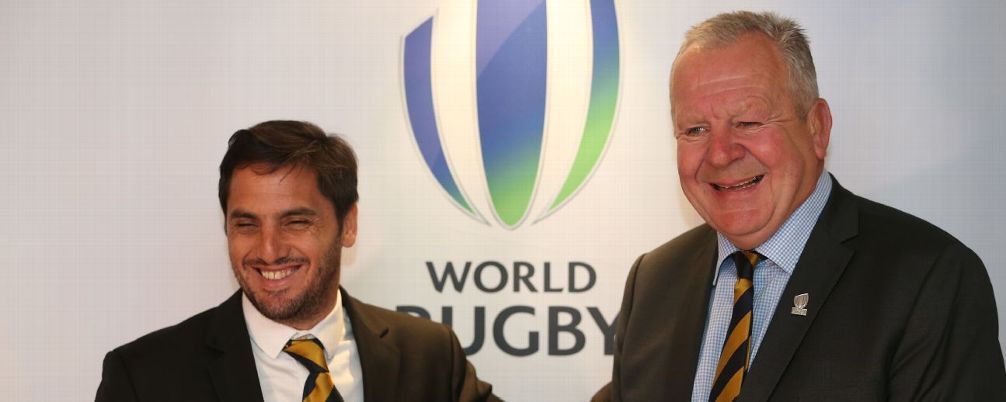 英式橄榄球二打一战术,英式橄榄球和美式橄榄球哪个更早