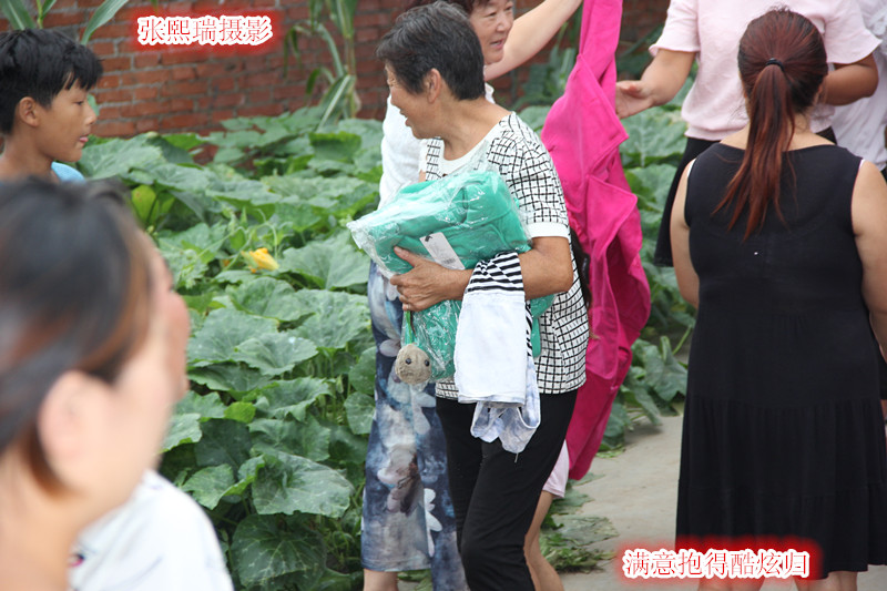 卫辉村庄里下起七彩云俏村姑俏媳妇俏婆婆俏亮了大漫流