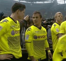 最经典搞笑中超足球gif,足球球员搞怪图片