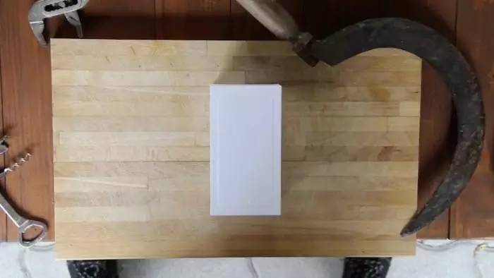 iphone摄像头外圈磕碰,iphone6摄像头旁边小孔