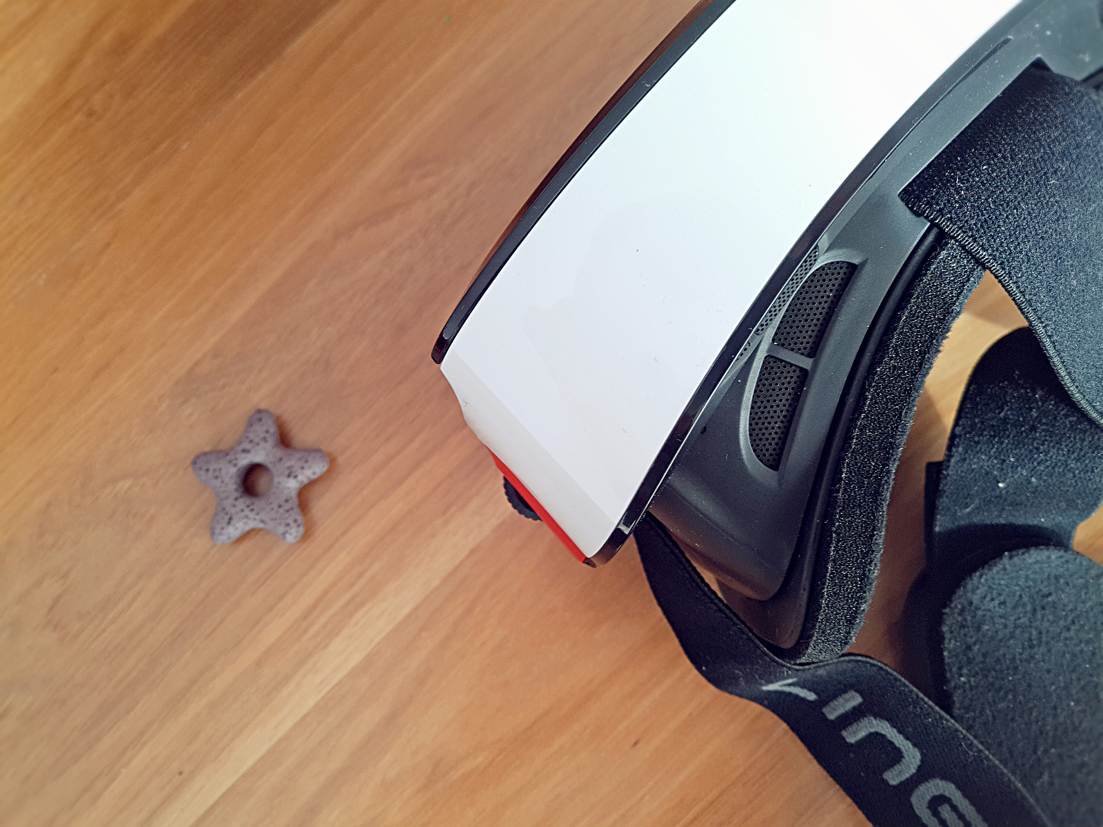 vr眼镜看小视频可以身临其境嘛,普通vr眼镜看手机上的视频效果