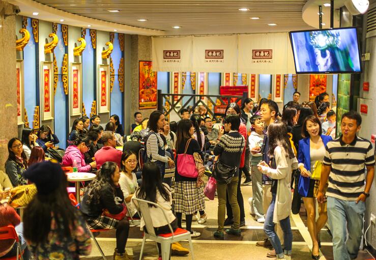 揣着做潮牌的心来卖酸菜鱼，会把店铺开成什么模样？