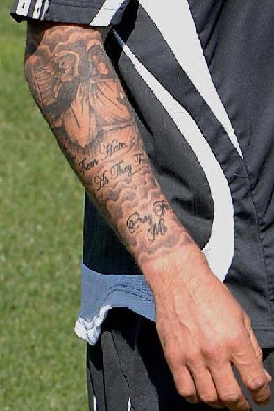 贝克汉姆为什么有那么多纹身,贝克汉姆纹身中文是什么字