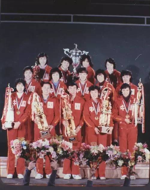 回顾中国女排十次登顶辉煌时刻,夺冠永不言败的女排精神